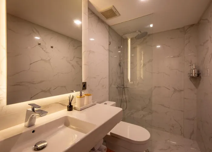 Grand 2-br Mezzanine تْشانغو